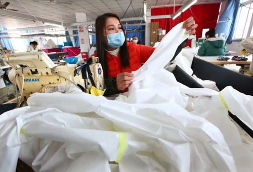 從時(shí)裝到戰(zhàn)袍 馬鞍山服裝廠的緊急轉(zhuǎn)產(chǎn)與3000套日產(chǎn)能的守護(hù)